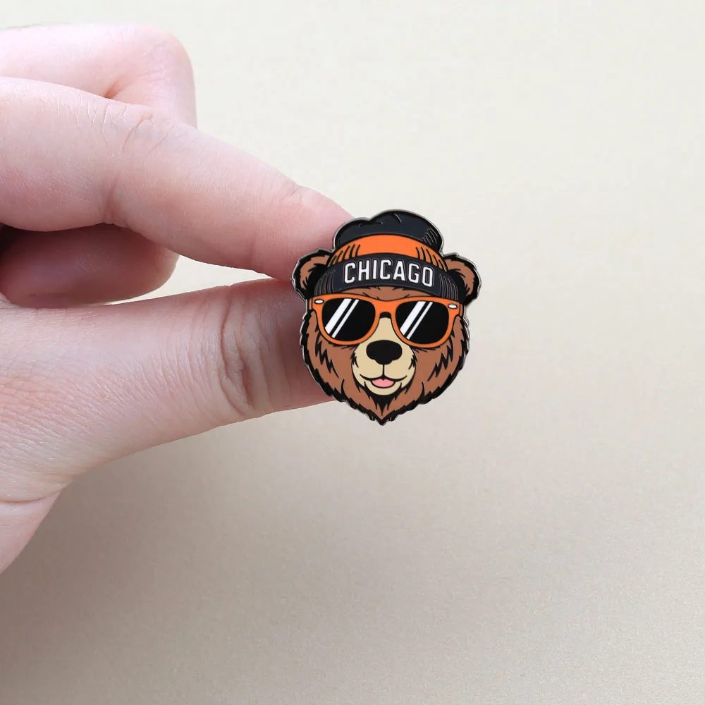 Chicago Bears Coole Sonnenbrillen, Strickmützen, Emaille-Pins, Retro-Sportbroschen, Rucksäcke, Jacken, Hüte, Accessoires, Fußball-Fan-Geschenke – Detail 7