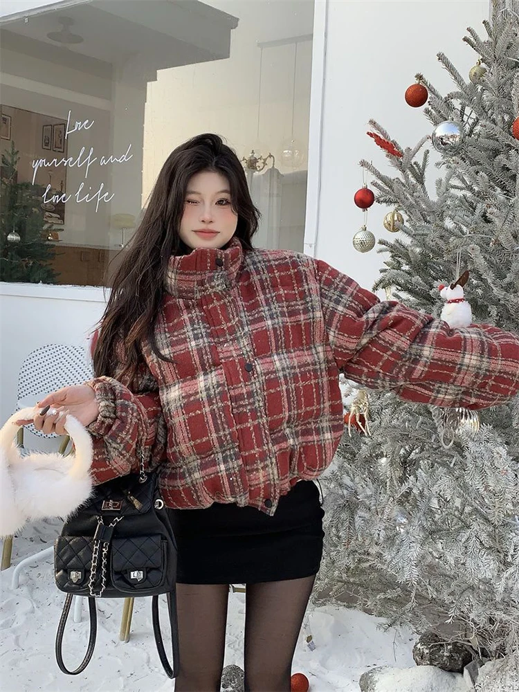 Parka Wanita Vintage Motif Kotak-kotak Musim Dingin Tebal Hangat Resleting Kerah Tegak Kasual Mantel Mengembang Longgar Saku Tali Serut Pakaian Luar Wanita Baru