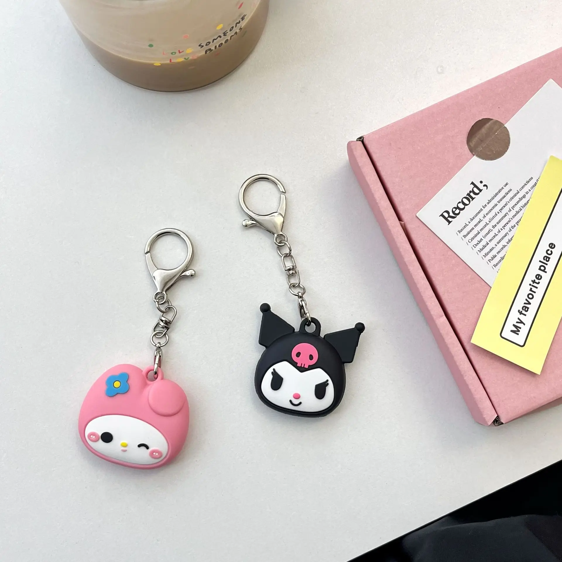 لحافظة Airtags، حافظة Hello Kitty المصنوعة من السيليكون المقاوم للصدمات، غطاء حماية مضاد للخدش، حافظة Airtag لسلسلة المفاتيح