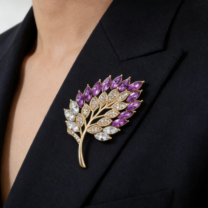 Fresh pins of purple crystal for women, full of gemstones in the form of paper, elegant bohemian metal pins, new 2026 model