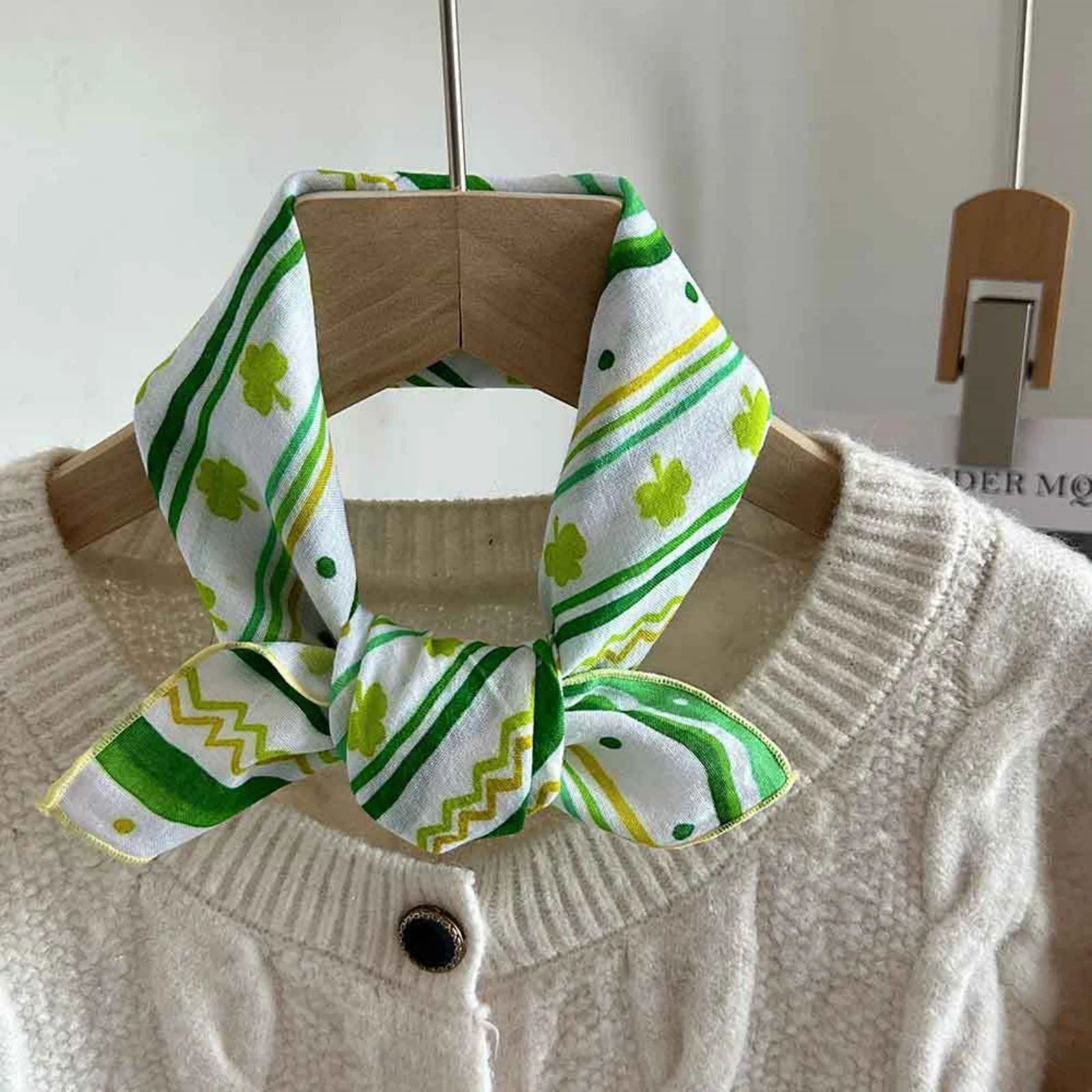 Spring and Summer New Women's Small Silk Scarf, Skin-Friendly and Comfortable Bohemian Small Square Scarf, European and American