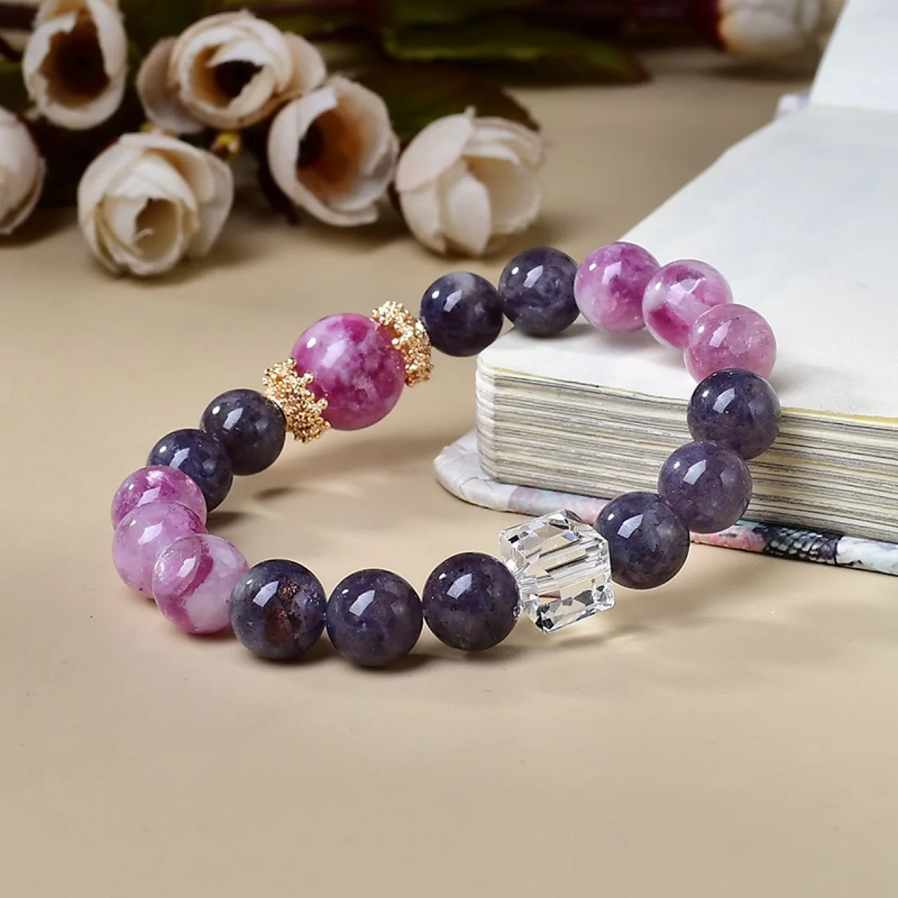 

Natural Grandmother Crystal Blue and White Crystal Bracelet, Women's Lucky Fashion Light Luxury Bracelet, Holiday Gift