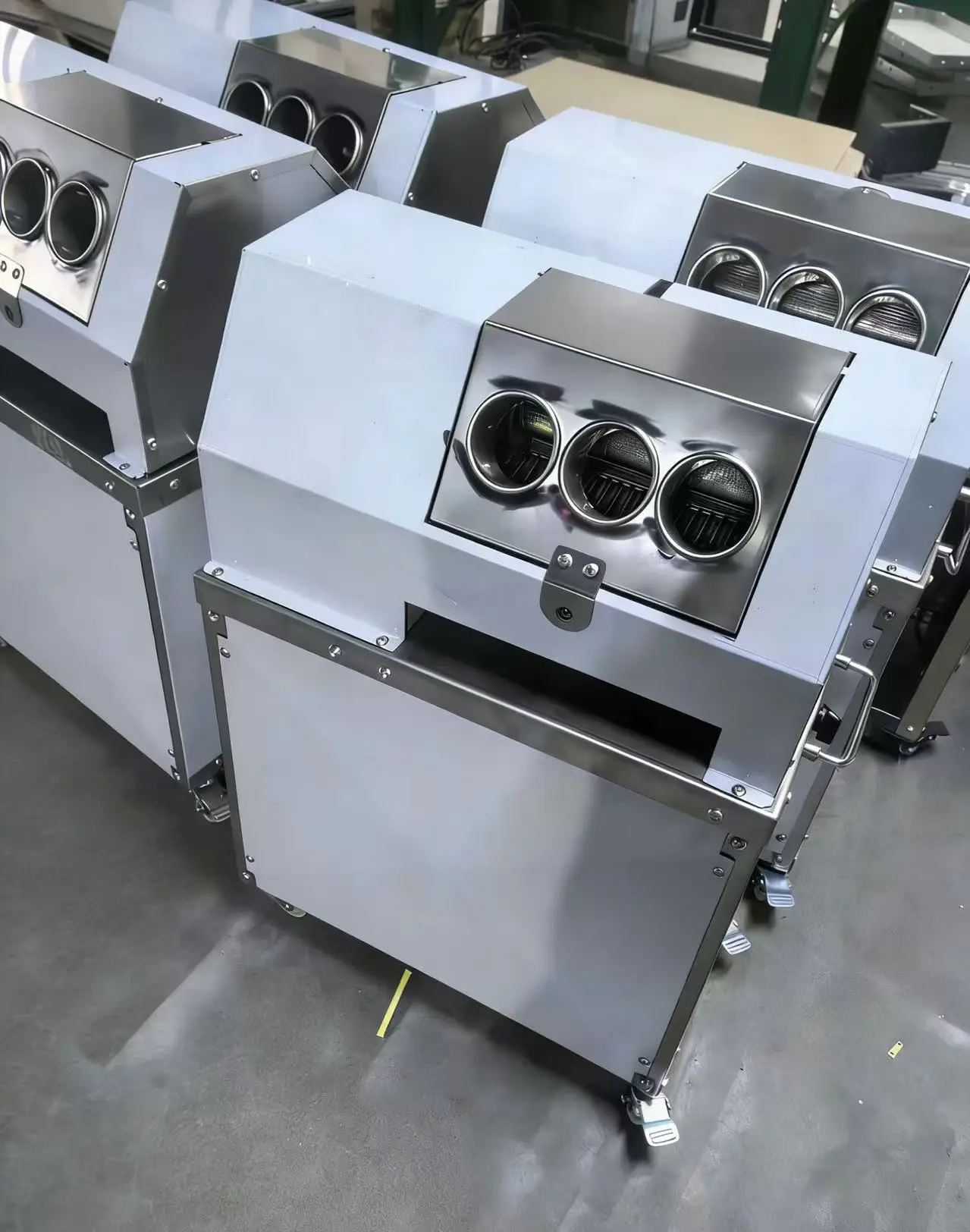 Newest Design Large Capacity Three Rolls Three Holes Sugarcane Juicer Machine Sugarcane Juice Extractor For Commercial Use