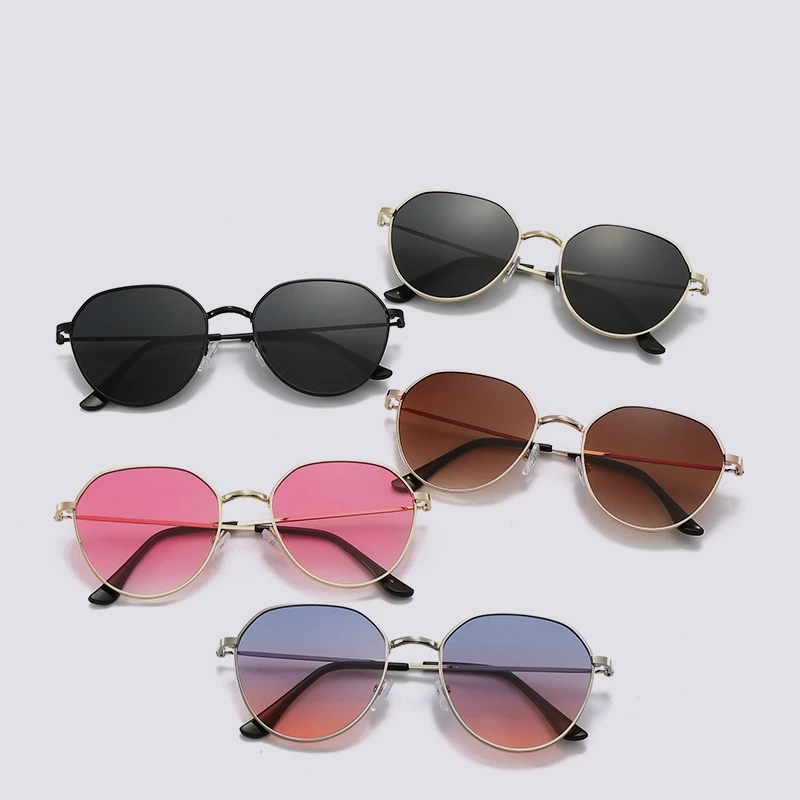 Fashion Simple Metal Frame Sunglasses High Quality Men Women Eyeglasses Retro Large Frame Sun Glasses UV400 Protection Shades