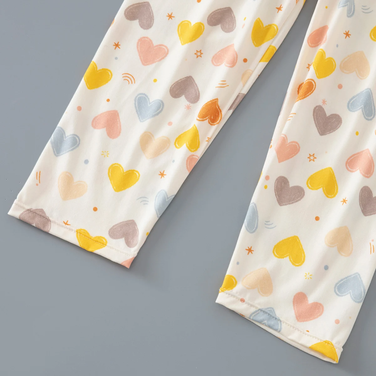 2-teiliges Herbst- und Winter-Set für Kinder mit süßem Liebesmotiv, bestehend aus langärmeligem Oberteil und Hose, bequeme Freizeitkleidung und Schlafanzug für Mädchen. – Detail 21