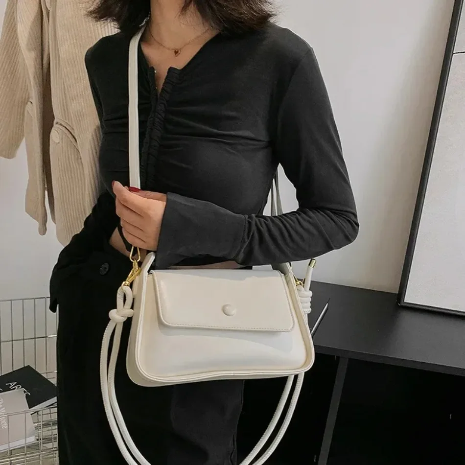 Bolsa bandolera pesca cuero PU con compartimentos para vinilos y señuelos - imagen 2