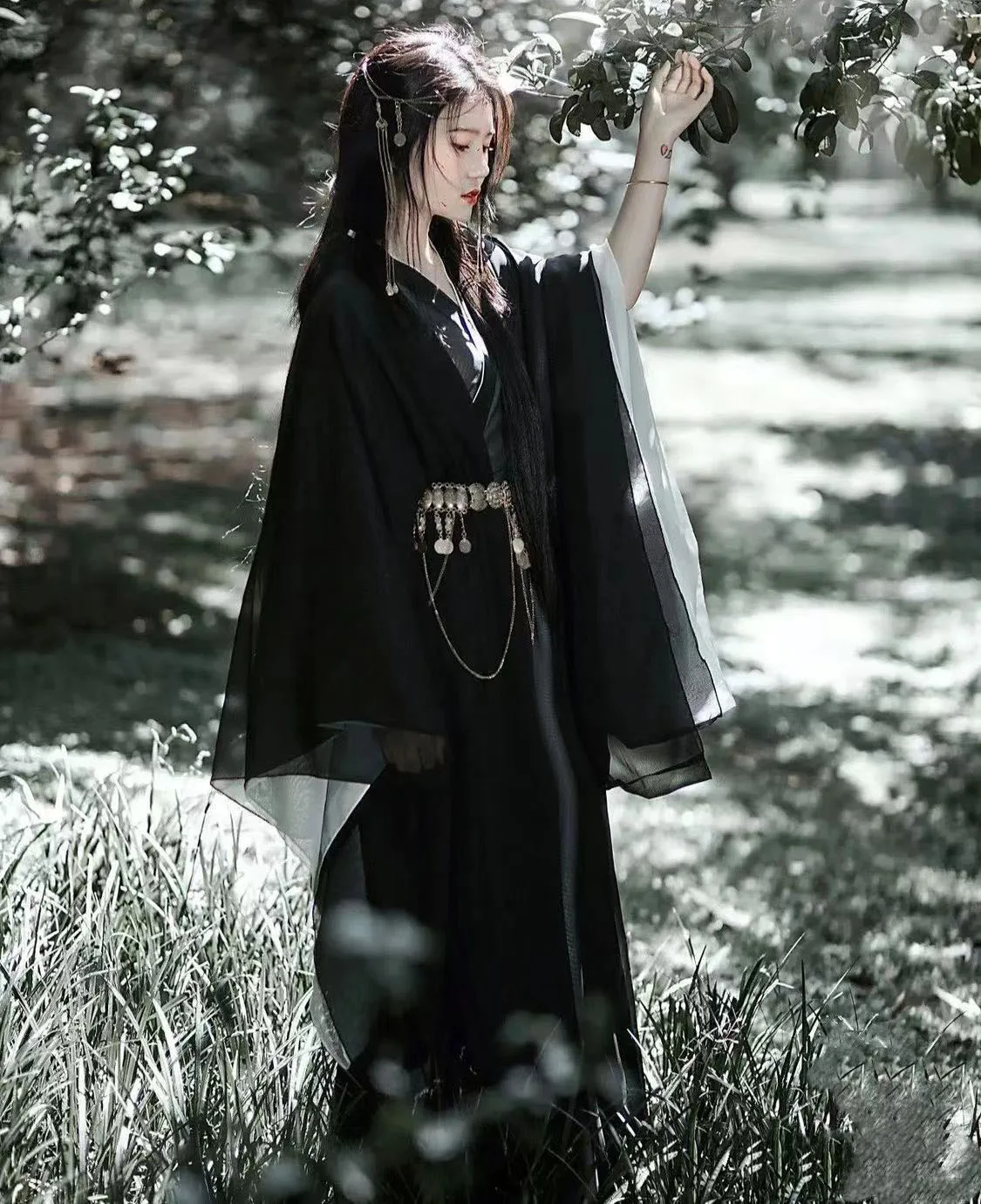 

Chinese Dress Ancient WeiJin Dynasty Hanfu Traditional black and white Dresses Style Folk Dance Men Cosplay Kimono Han Costume