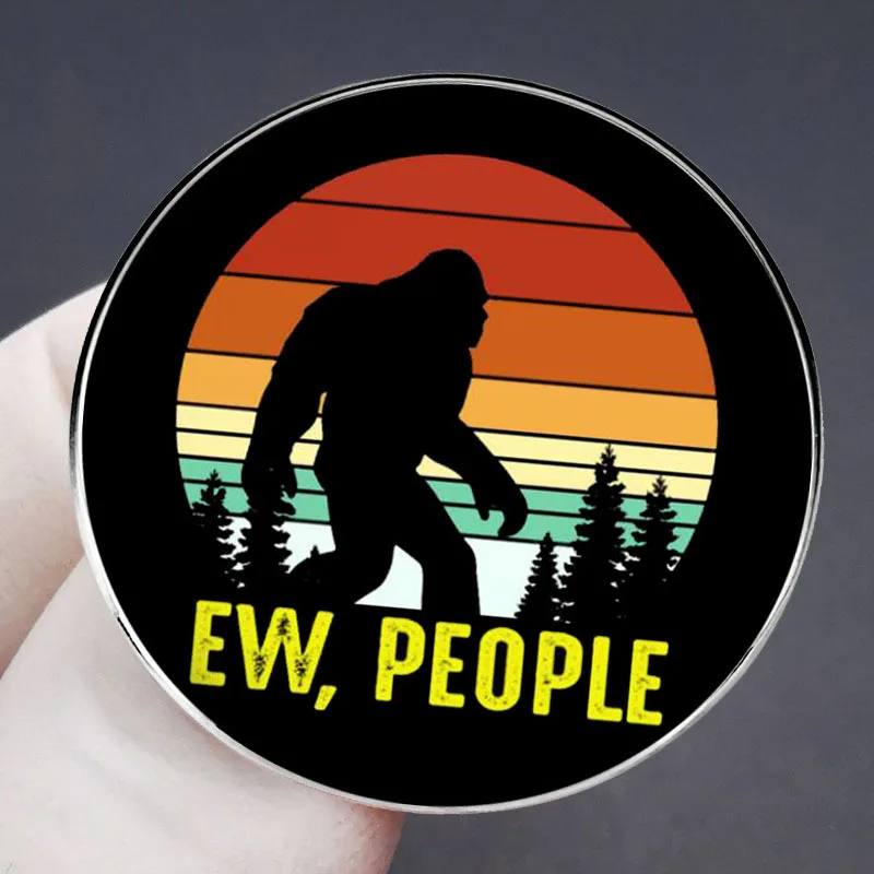 EW الناس المينا دبابيس بيج فوت القرفصاء شارة التلبيب حقيبة الملابس بروش الديكور والمجوهرات