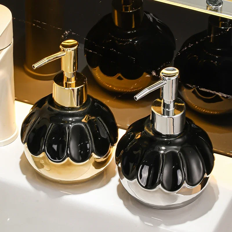 Creative Hydrangea Ceramic Lotion Bottle Electroplating Round Soap Dispenser Household Shower Gel Makeup Remover Storage Bottle