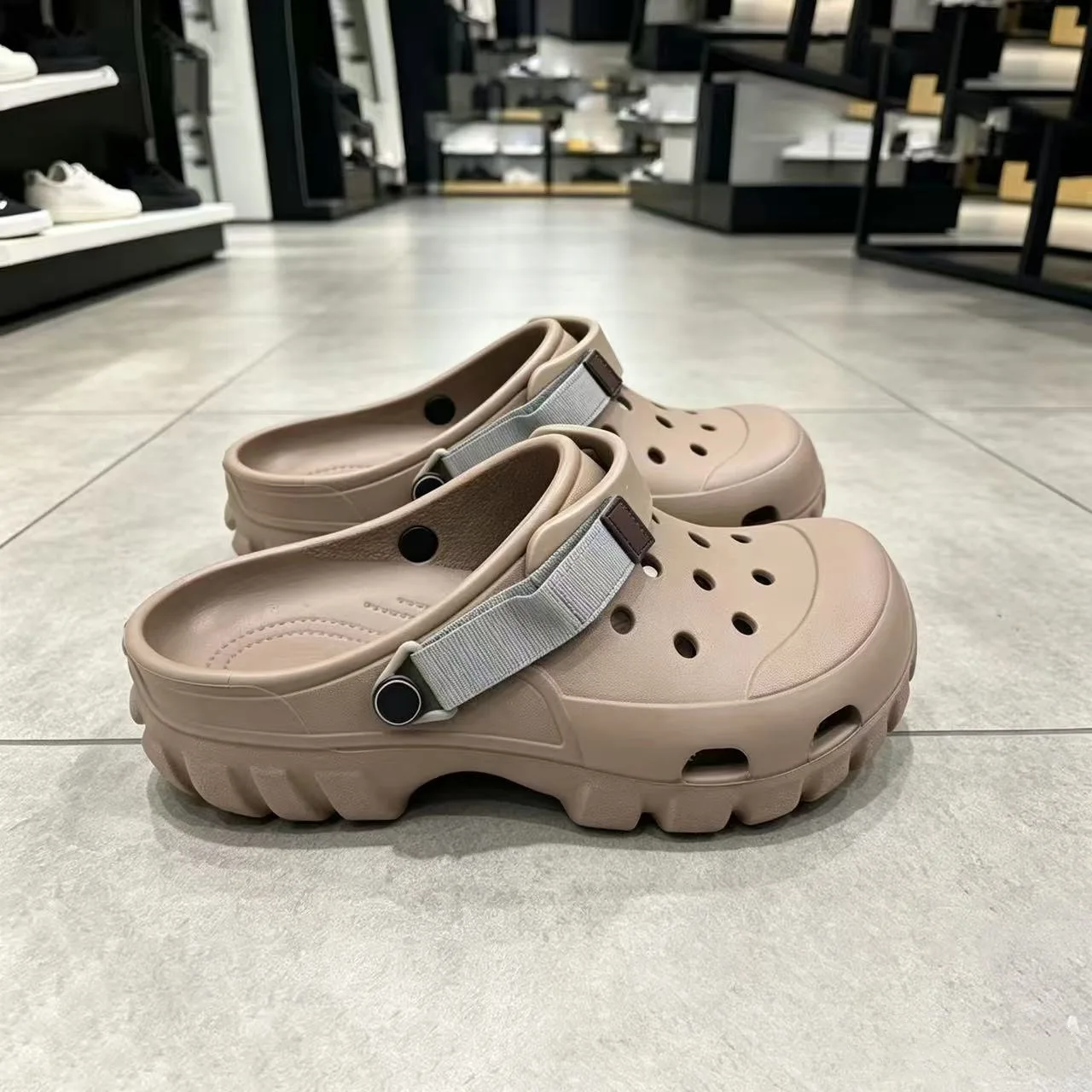 2026 Neue Herren Hole-in-One Hausschuhe Rutschfeste Atmungsaktive Sandalen Leichte Vielseitige Strand-Freizeitschuhe – Detail 6
