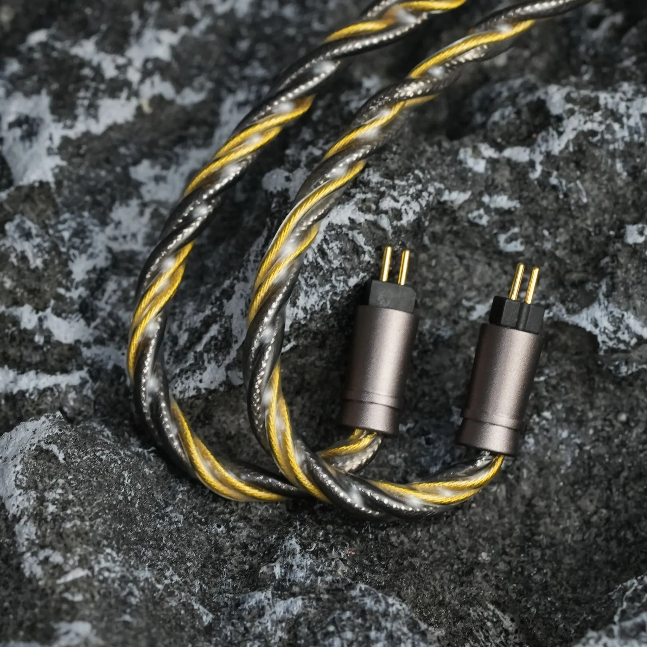 XINHS Earphone HiFi bulan gelap, kabel Upgrade tiga frekuensi seimbang resolusi tinggi 0.78mm MMCX IE900 cocok untuk Sennheiser