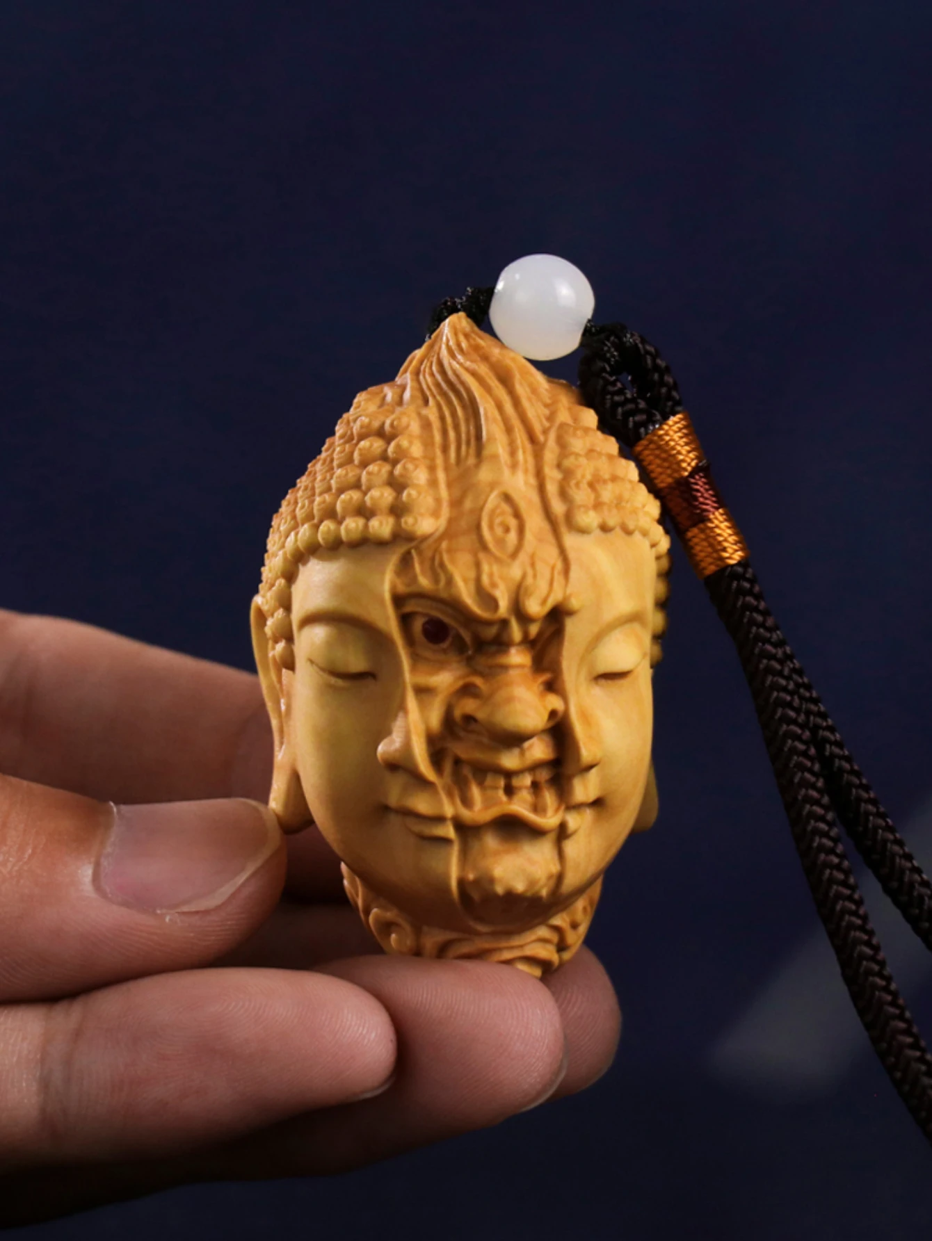 Boxwood buddha magic Handpiece Natural Solid Wood Carved Statue Men carry car pendants with them.