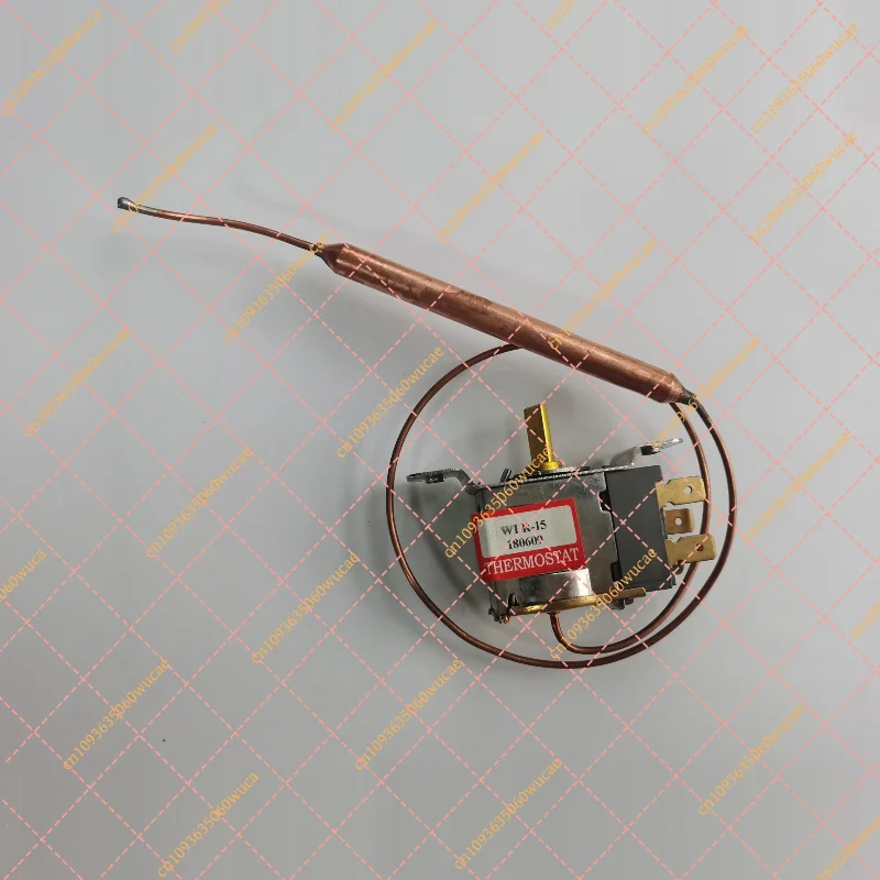 Window-type air conditioner with three-prong plug, mechanical thermostat for heating and cooling, 55 mm
