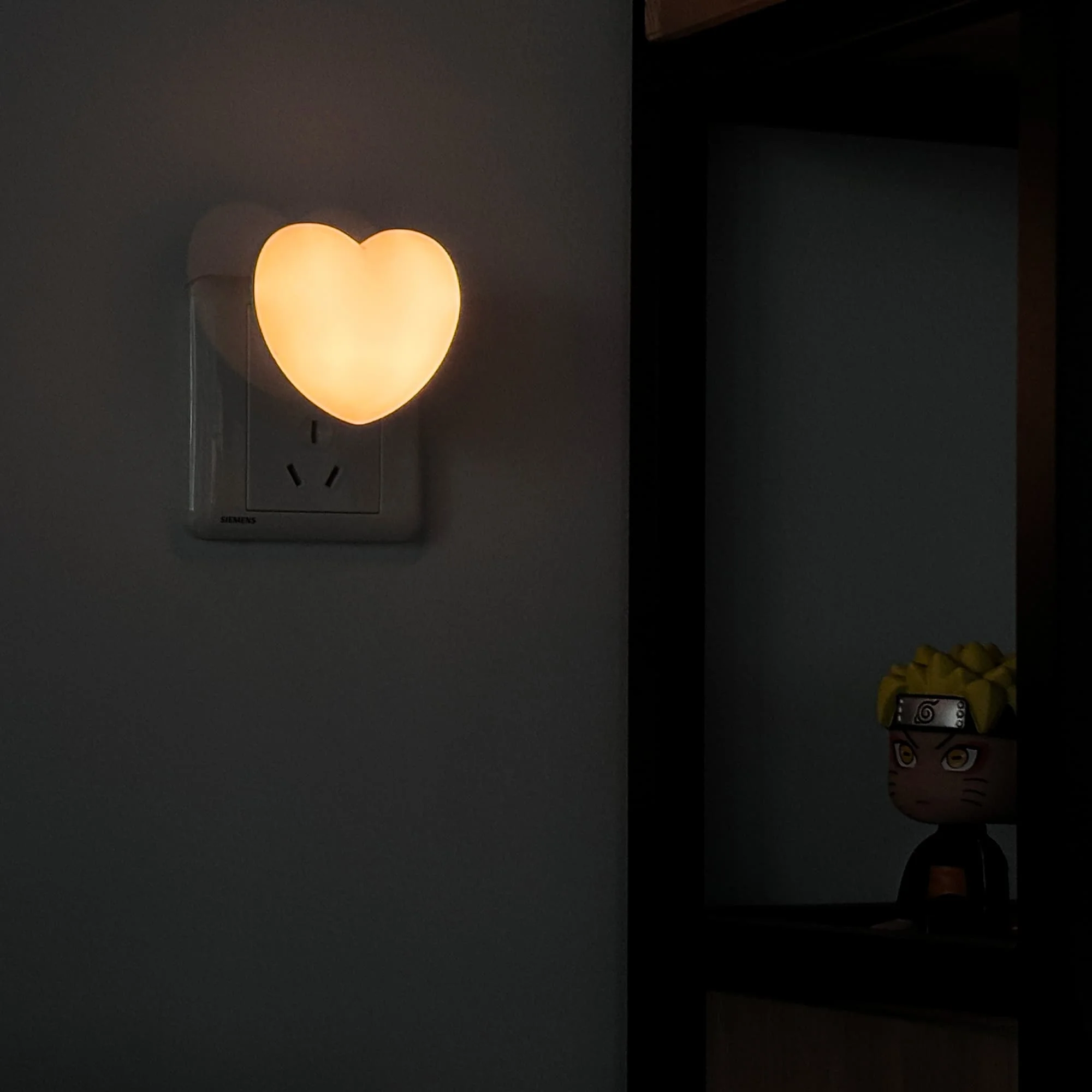 Heart Shape Night Lights LED Light Sensor Night Lights Plug in Auto on/Off for Kids Bedroom Stair Hallway Bedhead Night Lamps