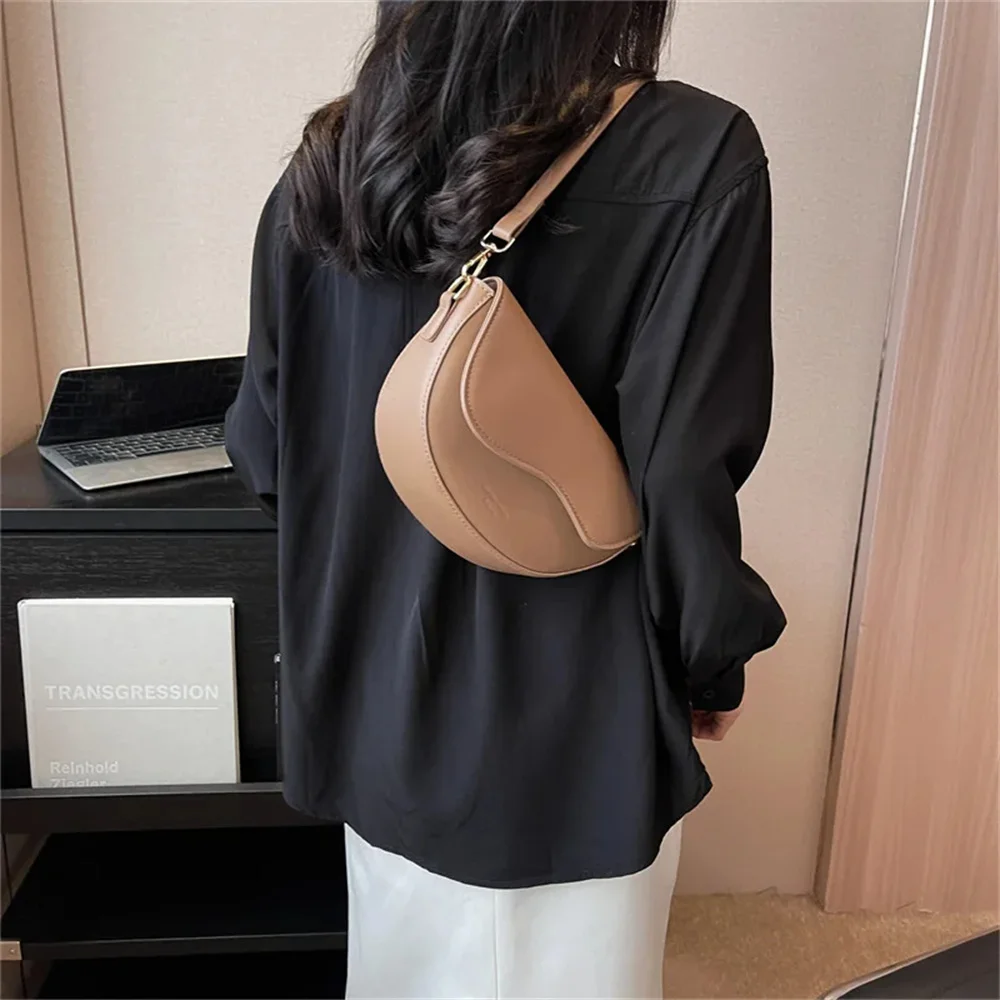 1Pcs Crossbody Bag Saddle Bag Ladies Portable Niche PU Underarm Bag Oblique Span Shoulder Bag Small Flap Purse And Handbags