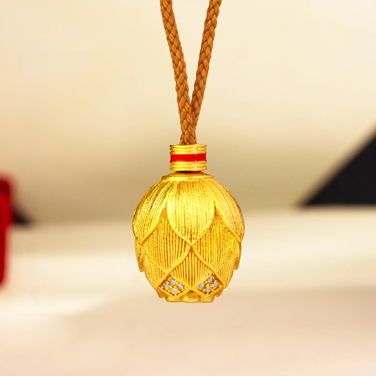 women micro-inlaid lotus seed gold pendant produced from 24K pure gold AU999 fits low-key restrained workplace collocation.