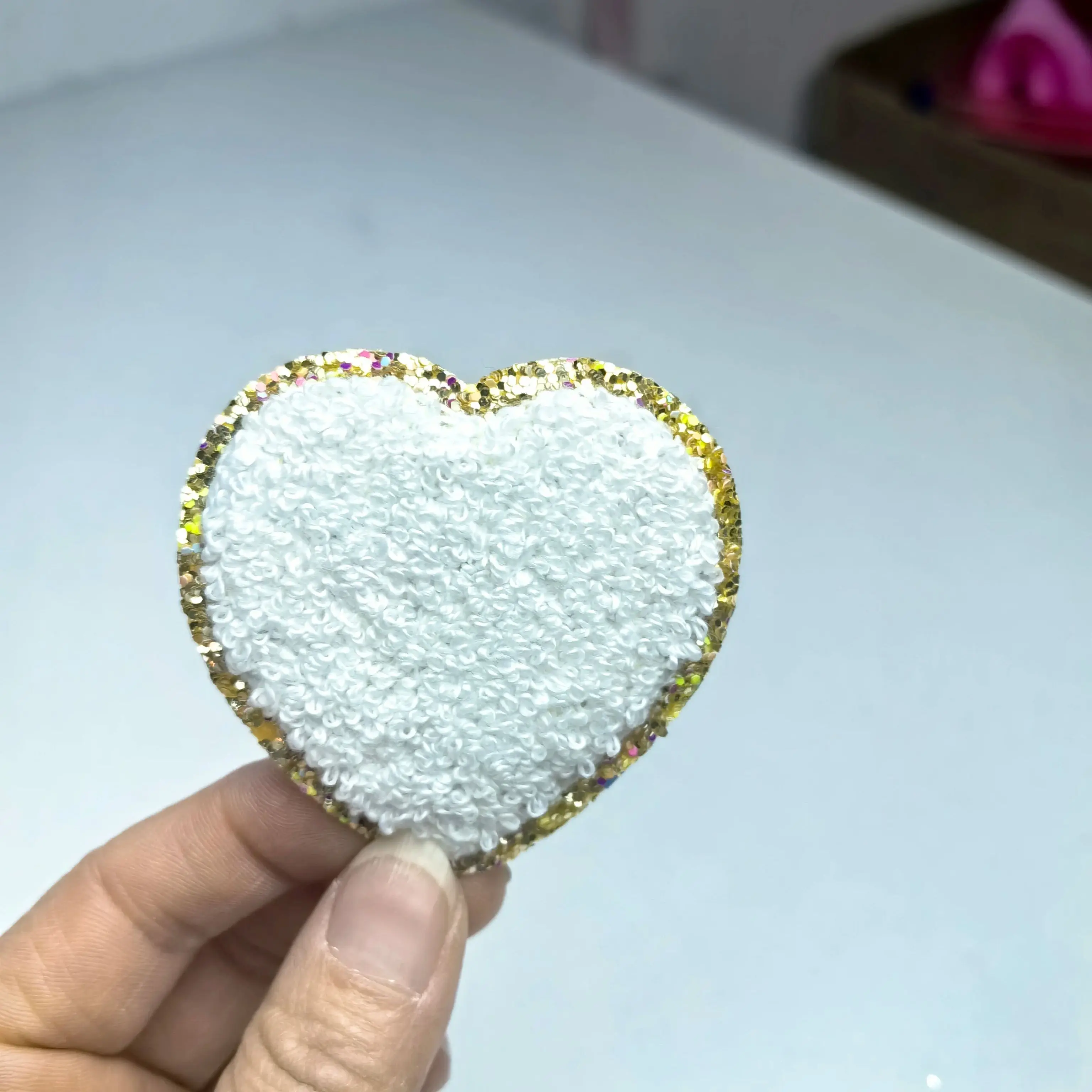 Parches de chenilla para planchar con forma de corazón, parche bordado blanco para planchar, bolsa para coser, paquete de camiseta, accesorios, 1 piezas