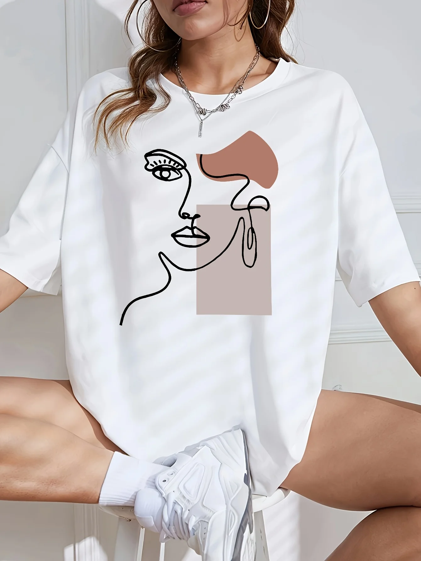 

Women's Oversized Graphic T-Shirt - Abstract Face Line Art & Color Block Design, 95% Polyester 5% Spandex Blend