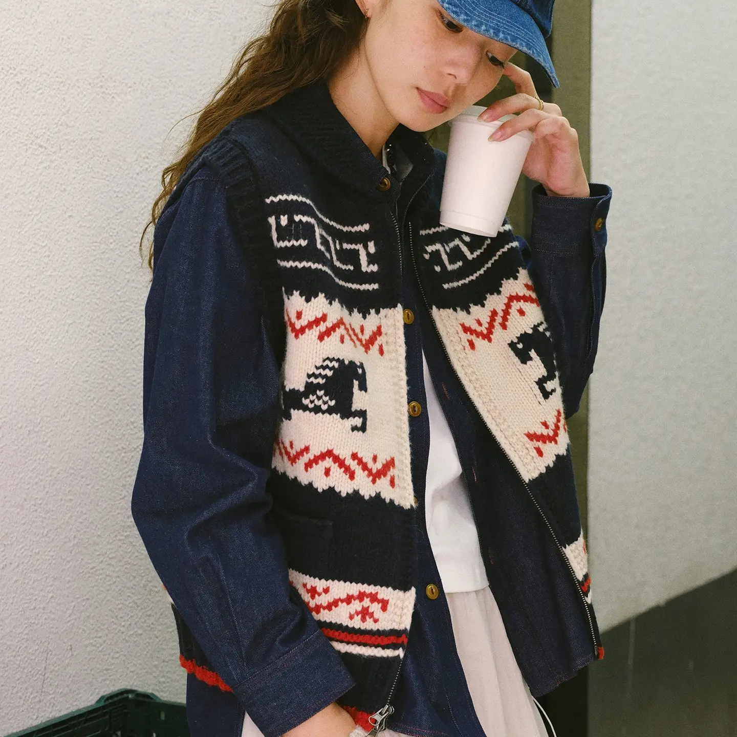 

Retro Jacquard Fel Island Vest Cardigan Women'S Winter New Couple Style Stacked Slim Knitted Sweater