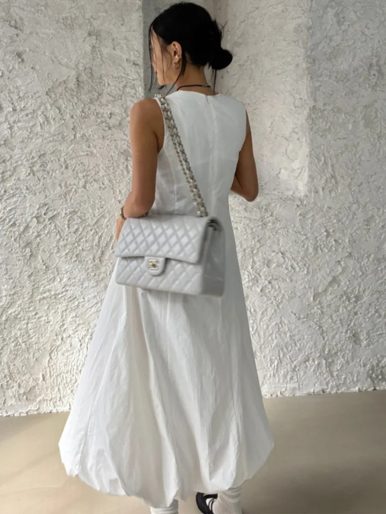 فستان صيفي طويل فضفاض بدون أكمام للنساء، تنورة بيضاء مزينة بالزهور، تصميم كوري جديد راقي وعصري