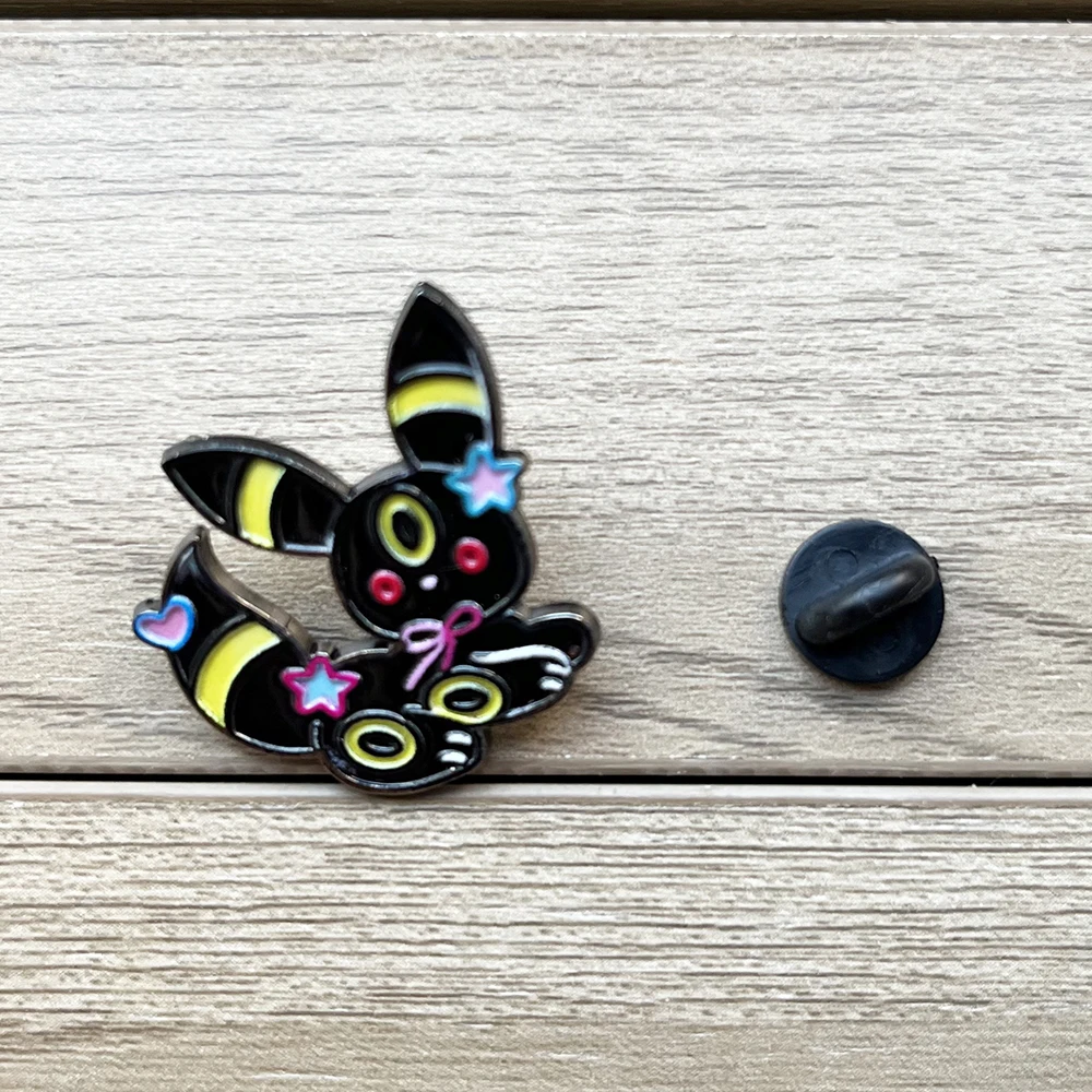9 Stück bunte Chibi-Fantasie-Kreaturen-Emaille-Pins, niedliche Monster-Elfen-Evolutions-Anstecknadeln, Sammlerstücke für Rucksack-Abzeichen – Detail 1