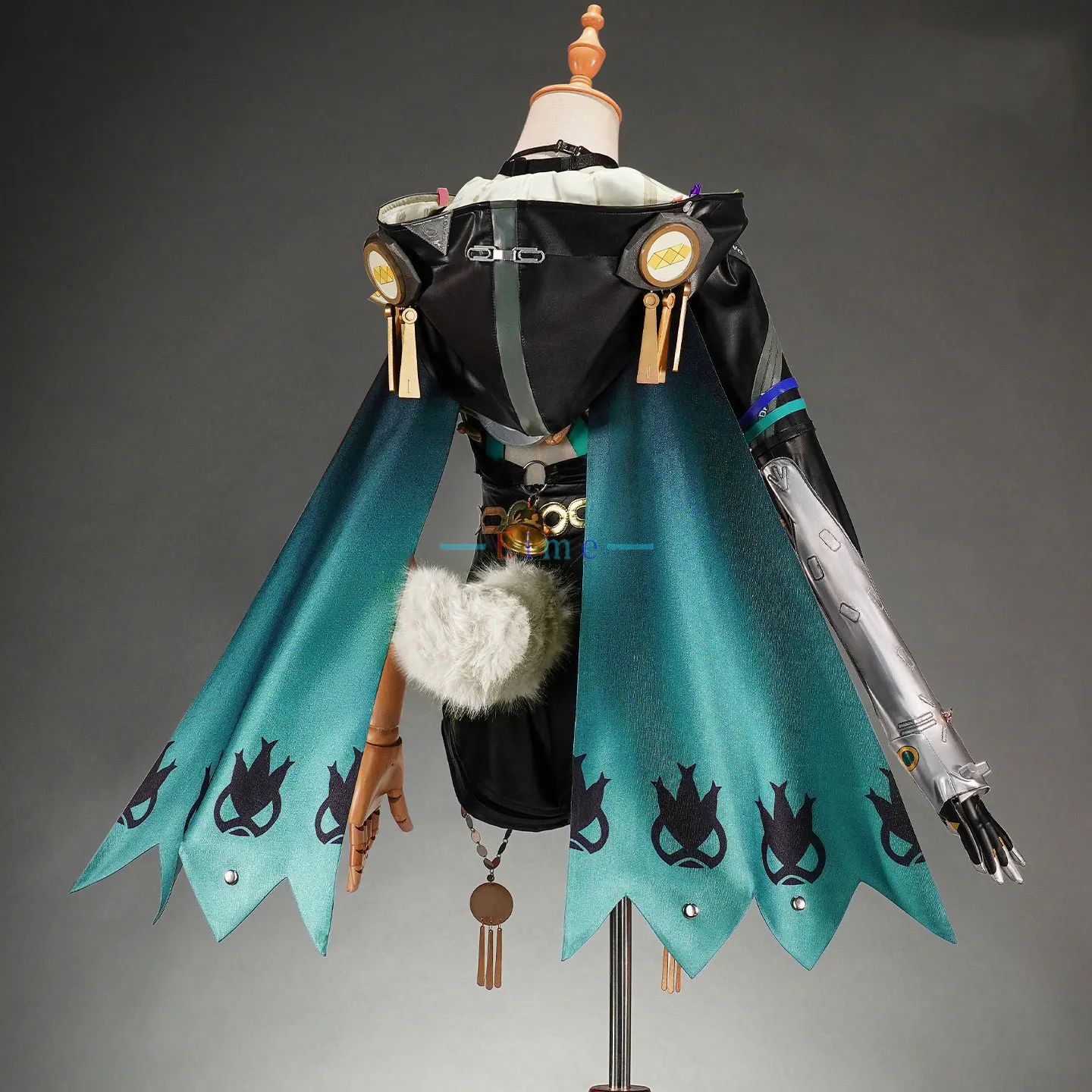 لعبة Zenless Zone Zero Lucia أزياء تنكرية للنساء بدلة حفلات لطيفة مع ذيل قرون أزياء كرنفال الهالوين مصنوعة حسب الطلب