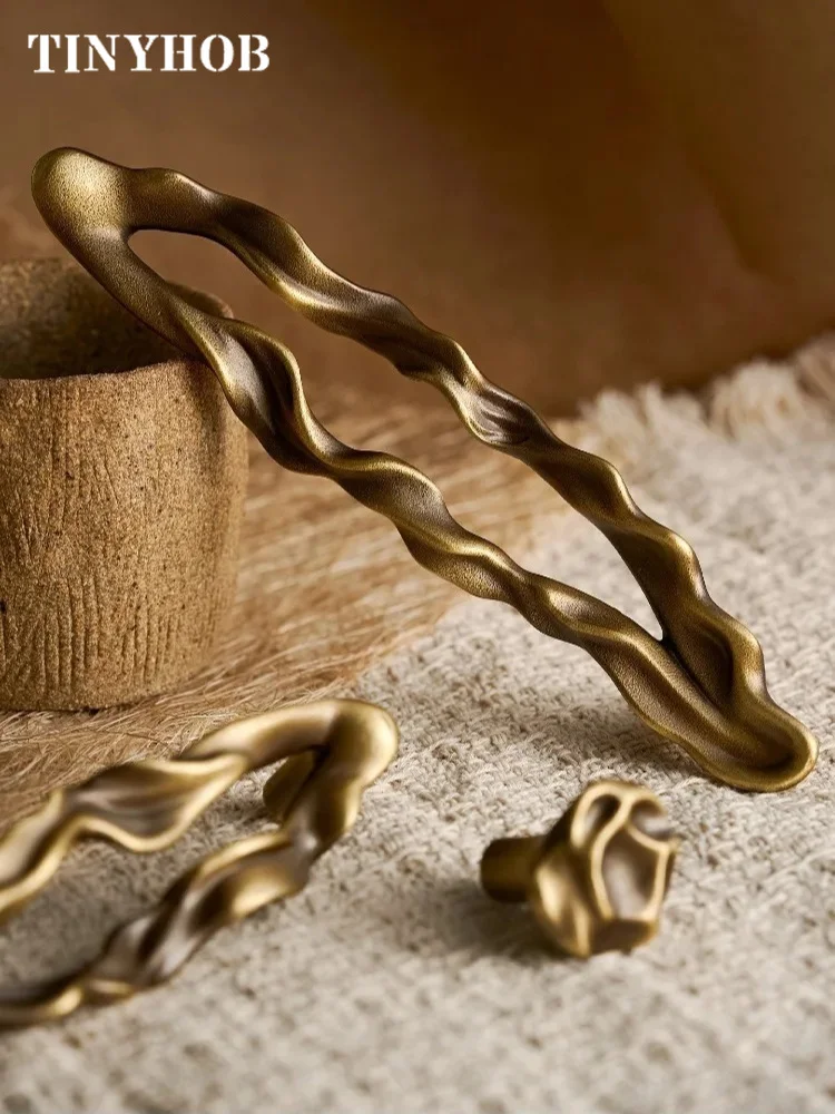 Abstract Irregular Wave Brass Furniture Handle Vintage Antique Bronze Drawer Knob Creative Handle for Wardrobe Cupboard Dresser