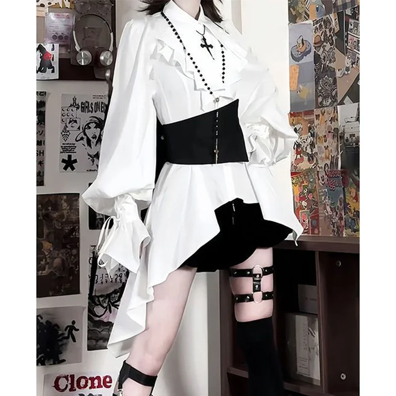 Conjunto gótico Prince Lolita de 3 piezas: blusa de encaje con escalera blanca + cinturón de corsé asimétrico negro + pantalones cortos de sombra Cavalier conjunto Harajuku