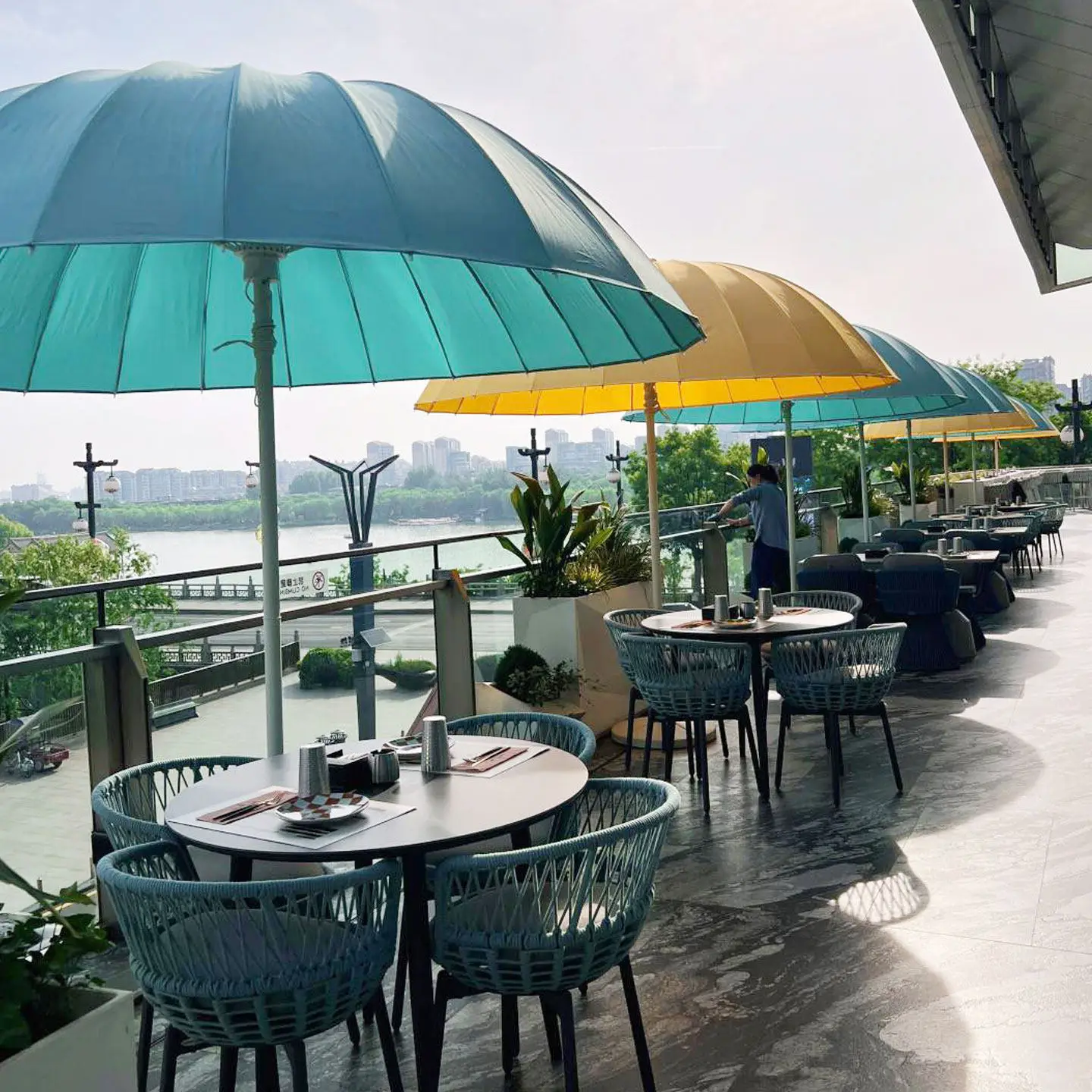 & Influencer-style Artistic Design Aluminum Pole Polyester 265cm Radius Outdoor Umbrella for Restaurant Caf Patio Hotel Umbrella