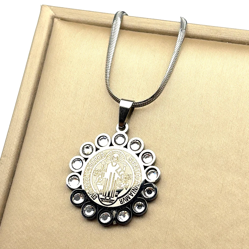 حجر الراين سانت بنديكت ميدالية قلادة قلادة للرجال النساء الذهب اللون الفولاذ المقاوم للصدأ سان بينيتو مجوهرات الحفلات الدينية
