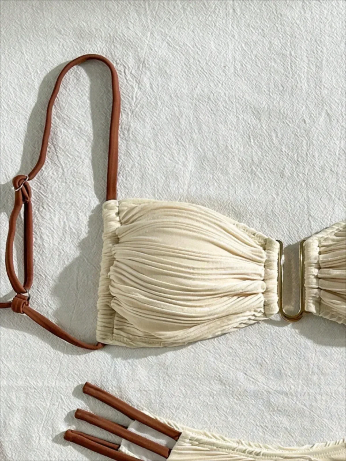 ベージュソリッドカラービキニセット女性のセクシーな U ネックサスペンダー背中の開いた水着ハイウエスト包帯ビーチ休暇水着 2024