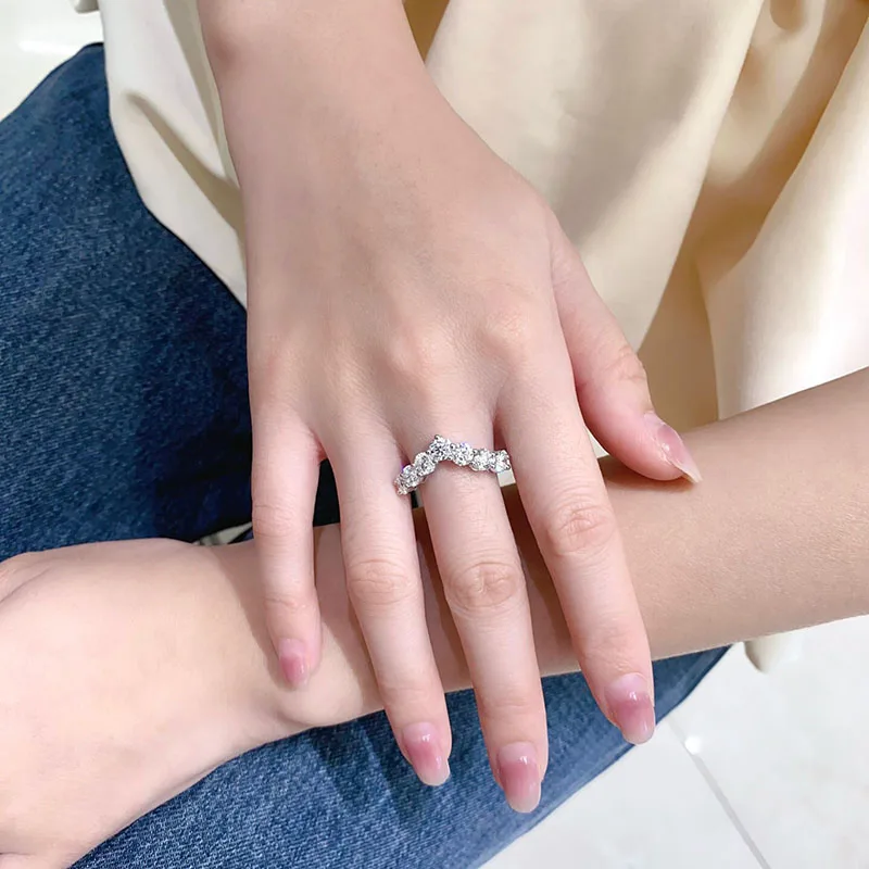 V-förmiger, stapelbarer Ring mit 0,3 Karat, runder Schliff, CVD HPHT, im Labor gezüchteter Diamant, Farbe DEF, Reinheit VS–VVS, Platin 950, edler Schmuck, Braut- und Hochzeitsring. – Detail 9