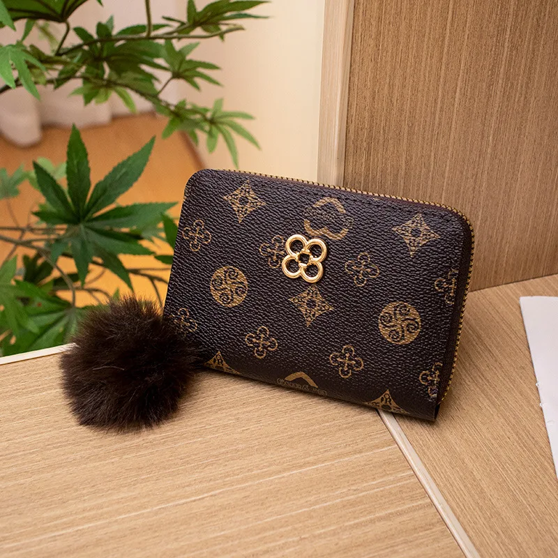 New Circle Love Star Four Leaf Grass Print Four Leaf Grass Hair Ball Decoration Multi Card Short Zero Wallet Bag for Women