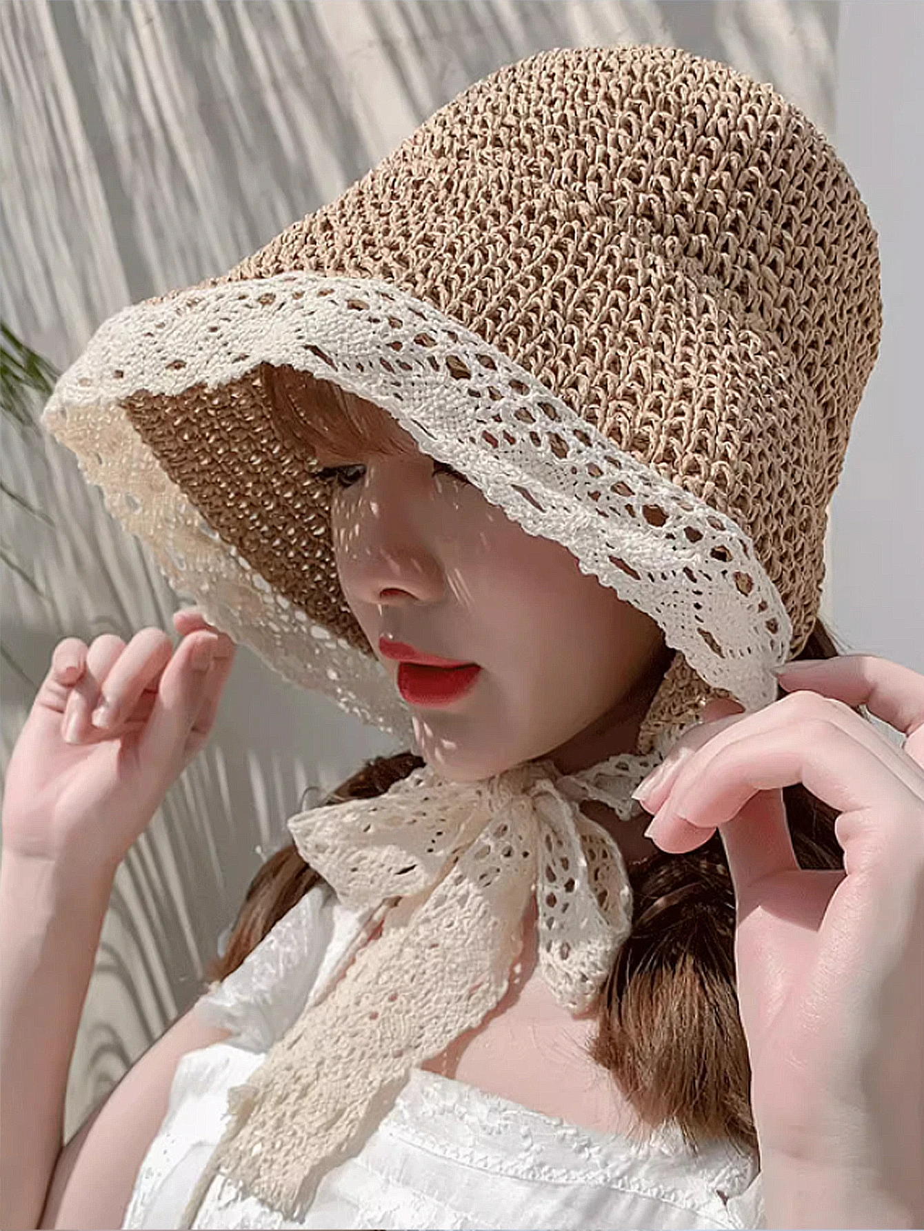 Summer handmade lace fashion bowler hat women\'s summer big brim sunscreen beach hat straw hat women\'s summer