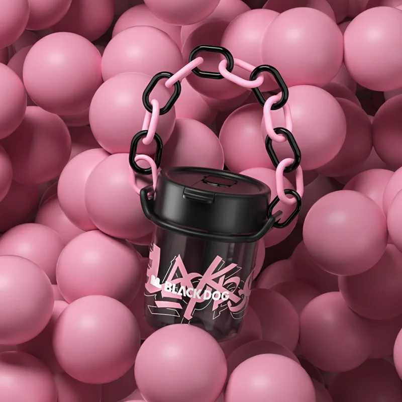 Outdoor sweet and cool high-value cup with straws portable new chain cup