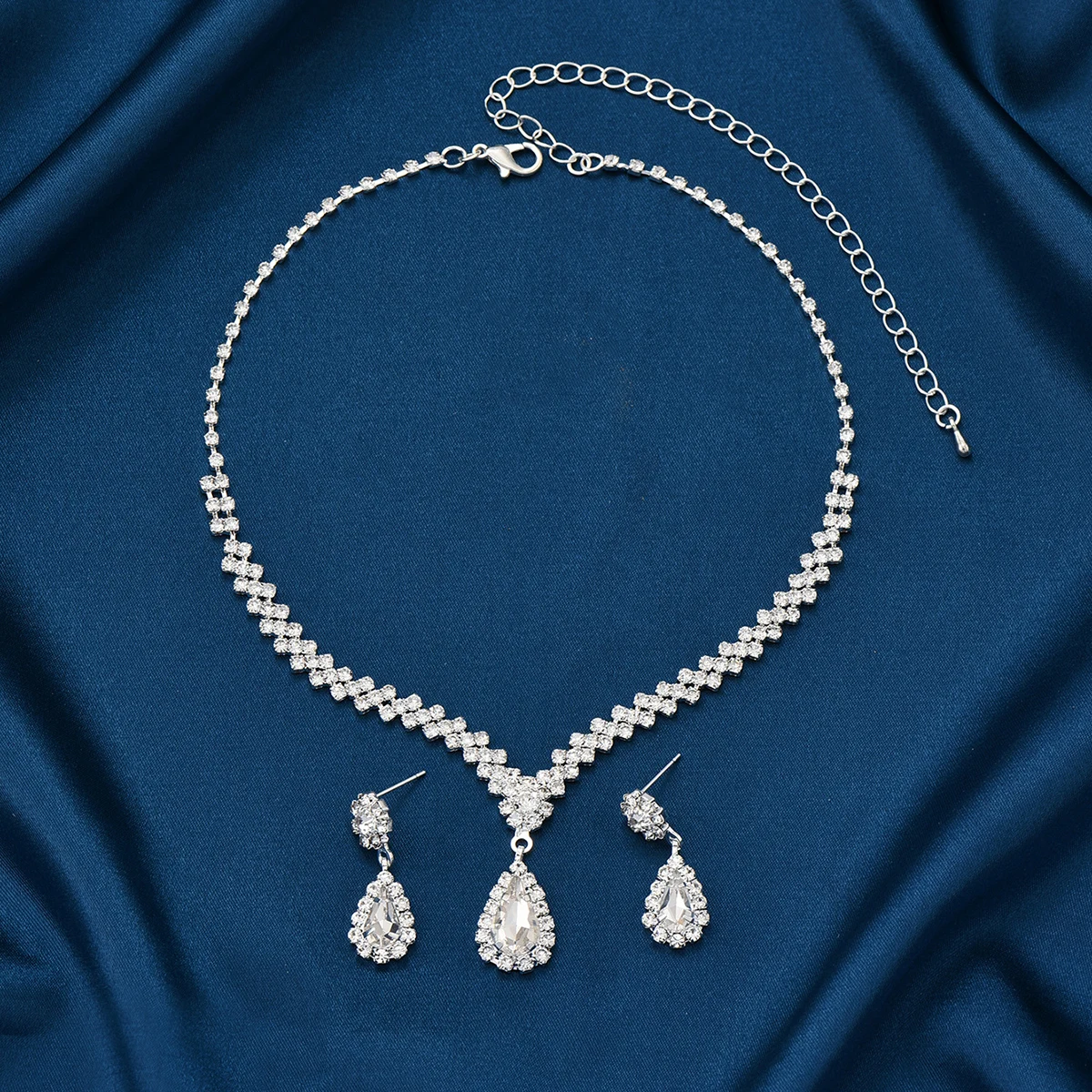 3 Pieces Fashionable Women's Water Drop Necklaces Earrings Set