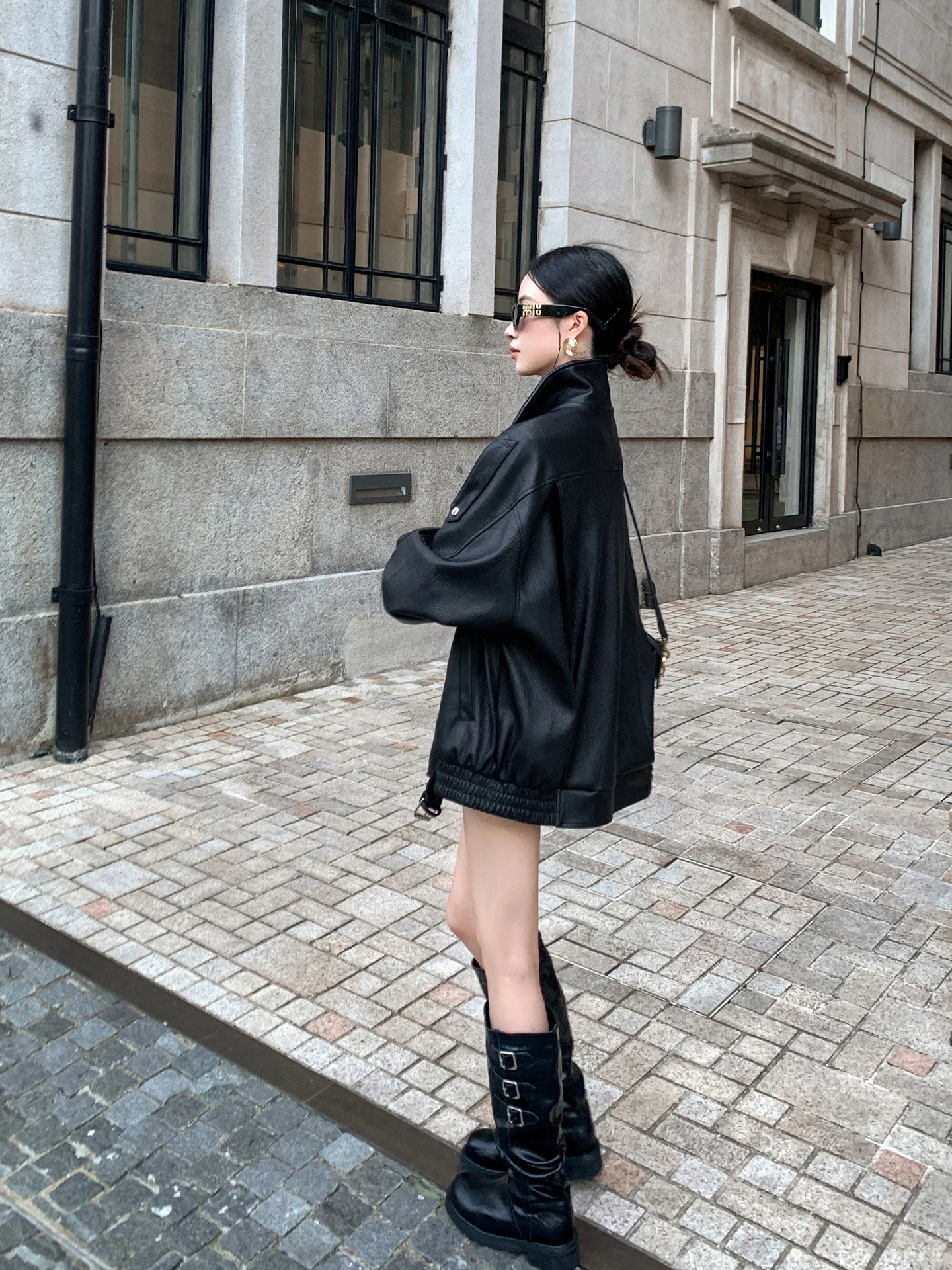 Kurtka motocyklowa Binguo, damska, skórzana, casualowa, wiosenno-jesienna, z małym, designerskim akcentem, luźny krój, długa.