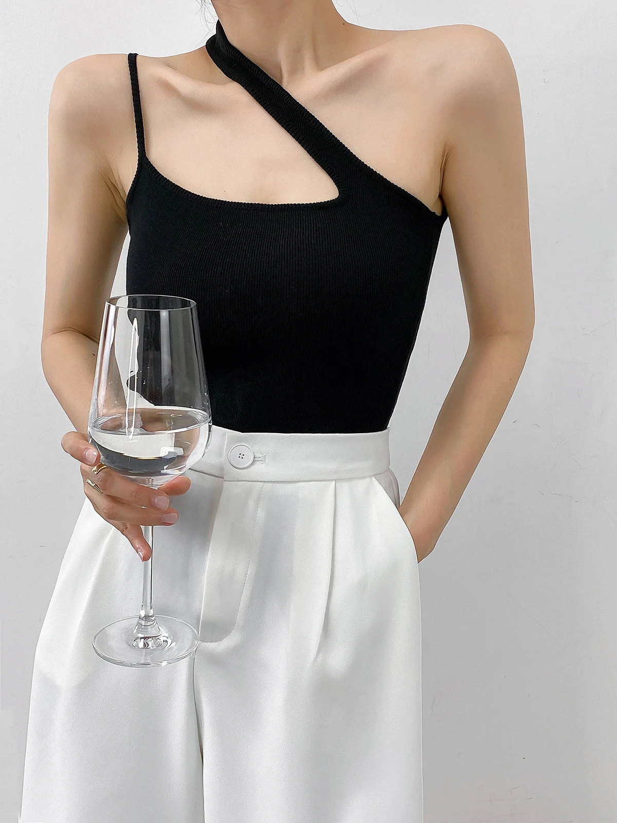 

Ele Bla вязаный жилет на бретелях женский весенний асимметричный внутренний колышек топ для поездок на работу Sle ажурный бал