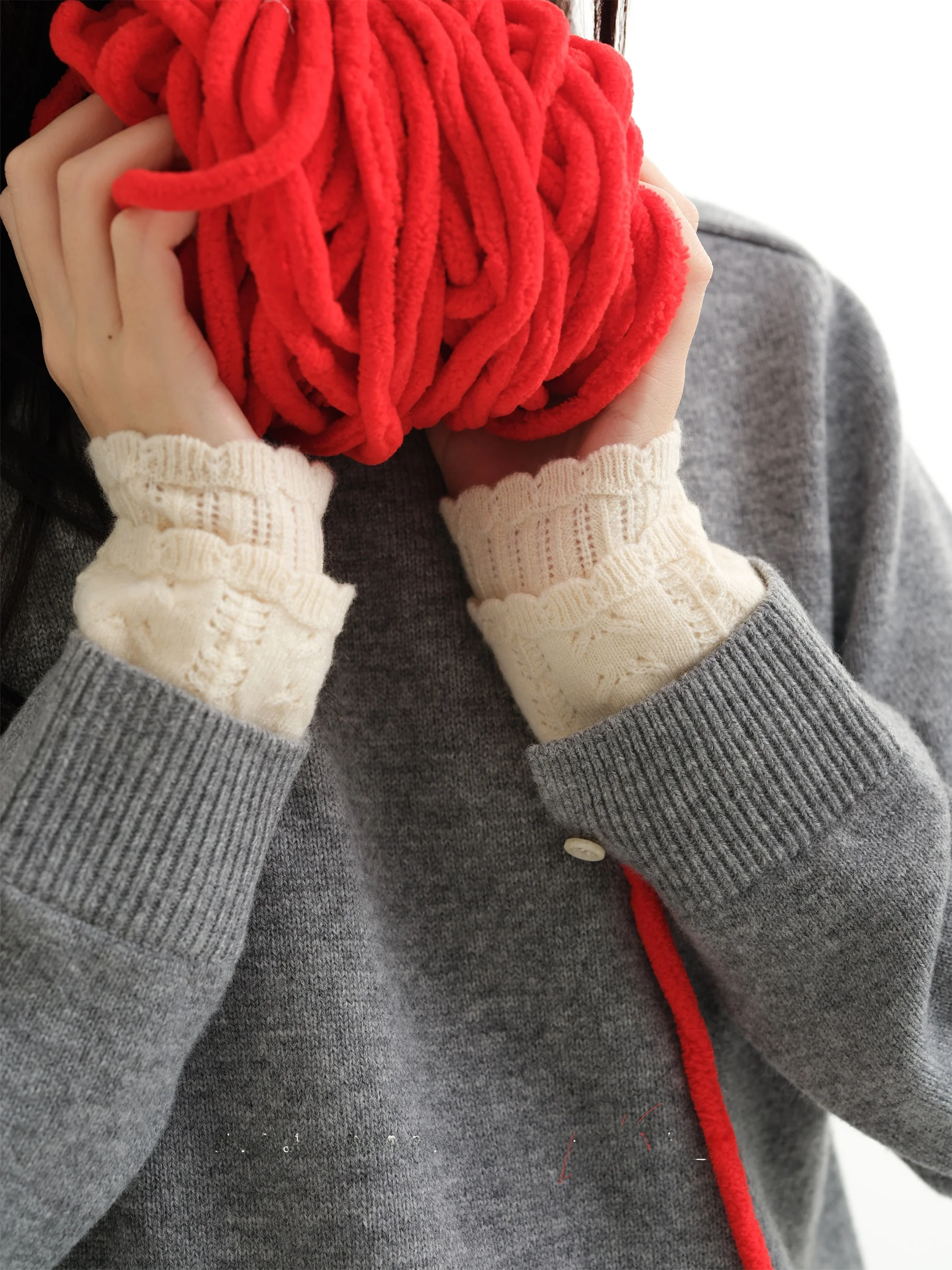 

Ультратонкий вязаный свитер из мериносовой шерсти для женщин, повседневный, с круглым вырезом, длинными рукавами, теплый, с ажурным кружевом.