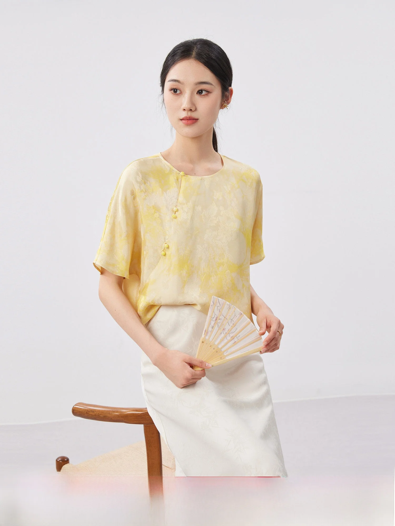 

Mijia High Quali Silk Embroidered Satin Dyed Print irt round Ne Five Sve Women's Faion Summer Straight Cut Button ...
