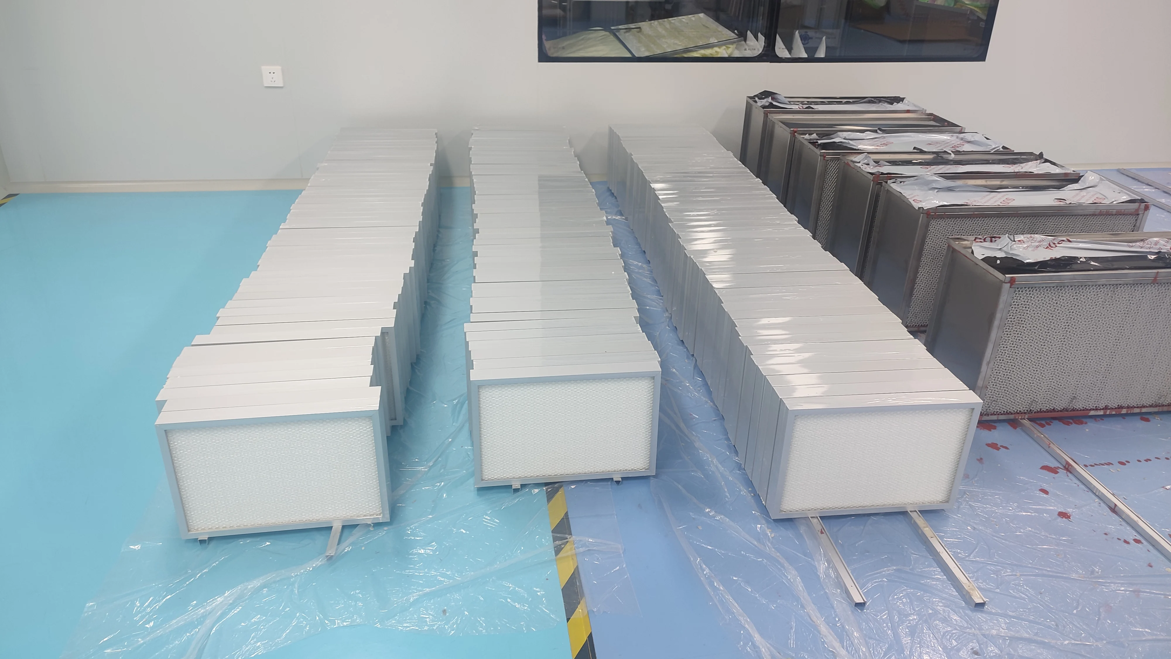 Air Filter Ventilation and Air Conditioning System for Cleaning Room