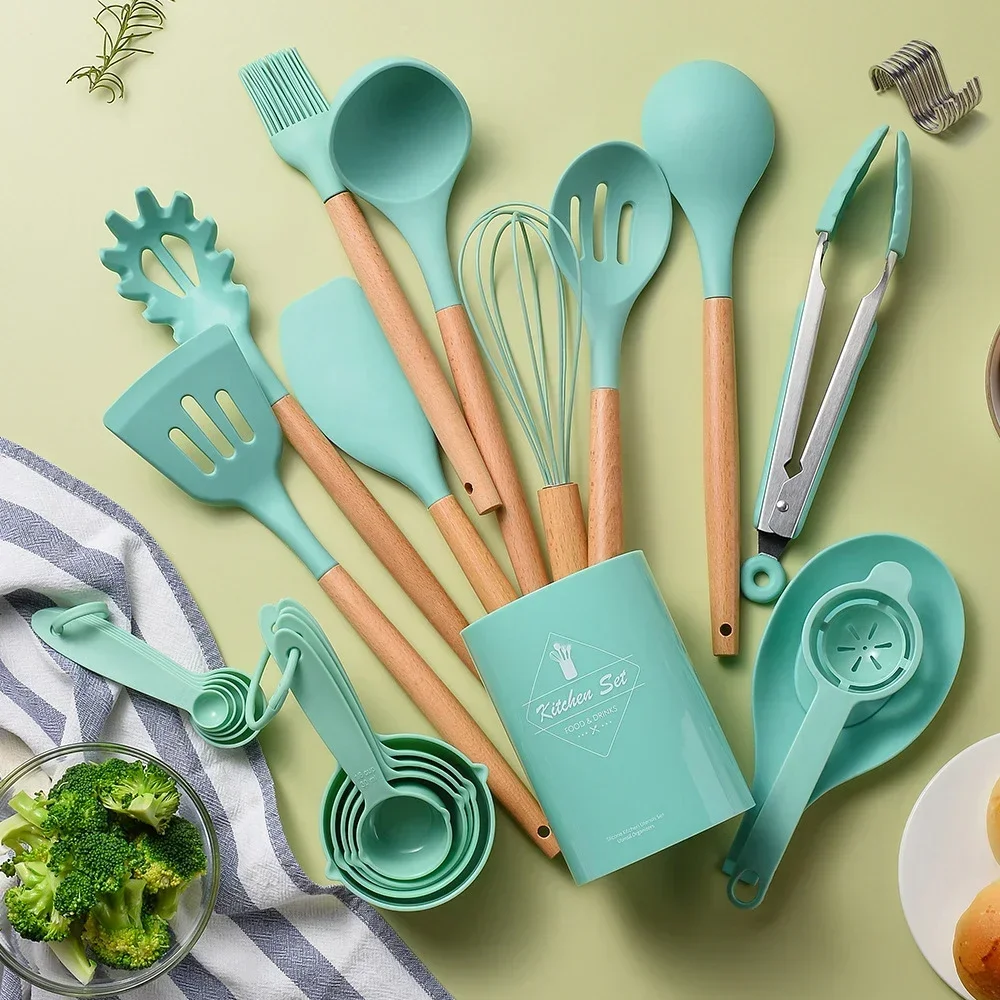 

32Pcs/Set Wooden Handle Silicone Kitchen Utensils With Storage Bucket High Temperature Resistant And Non Stick Pot Spatula Spoon