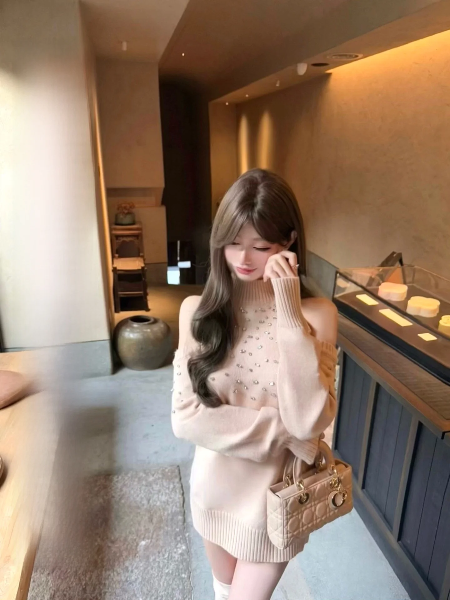 

Sparkling oulder Bared Long Sve Knitted Sweater Women's Autumn Winter Faion Design High Collar Diamond Embedded Top