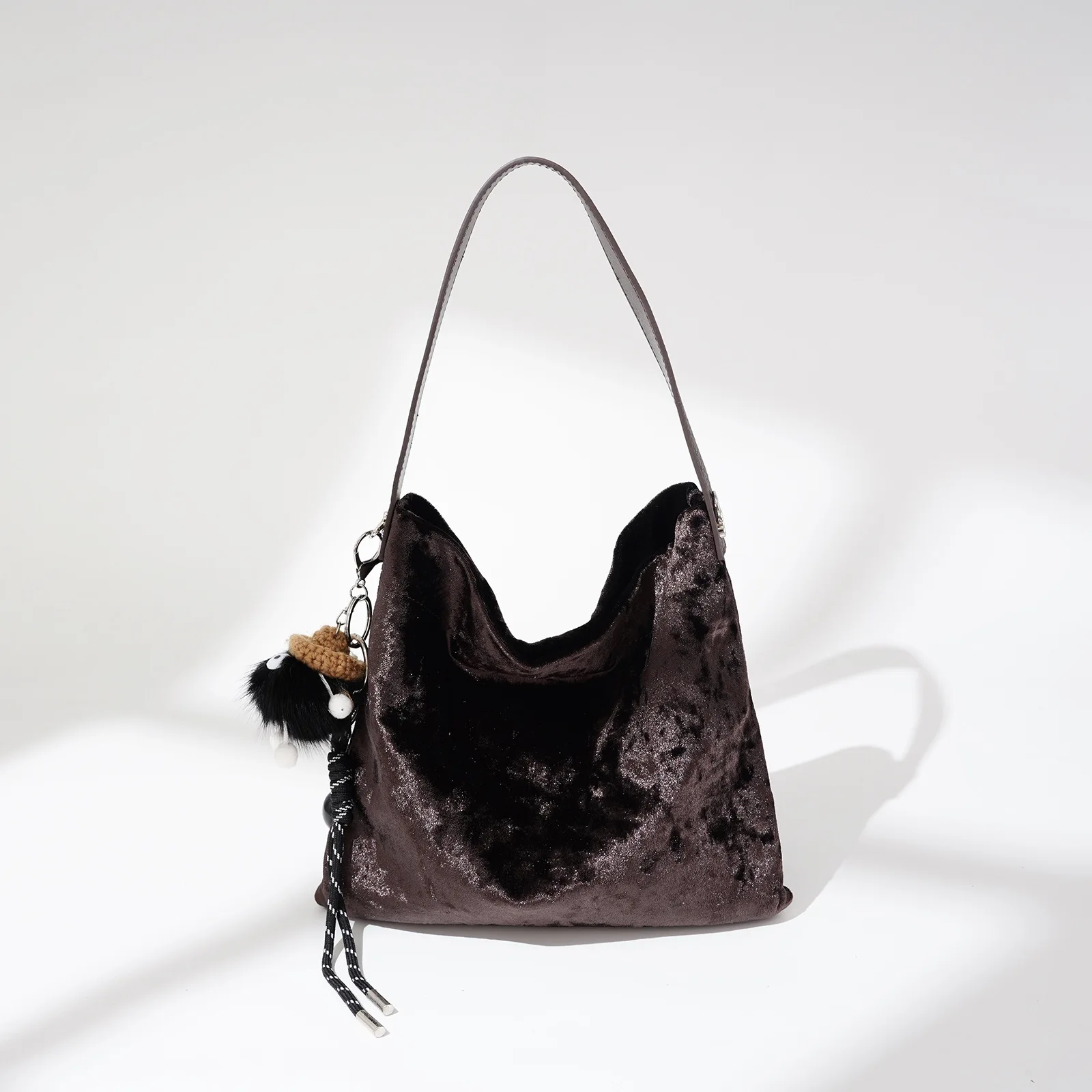 

Elegant High End Women Handbag Premium Texture Trendy Shoulder Crossbody Design Versatile Daily Commute Fashion Bag