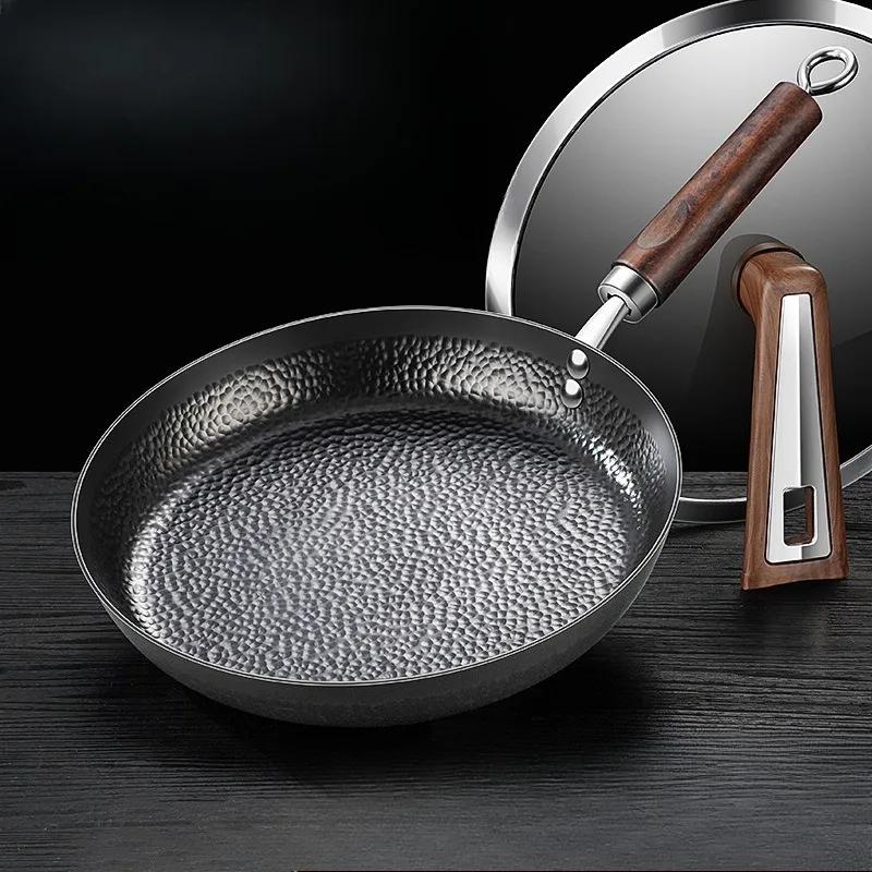 

Hand Forged Uncoated Thick Flat Bottomed Iron Pan, Stir Fry Pan, Fried Egg Pan, Gas Stove Suitable for 28cm
