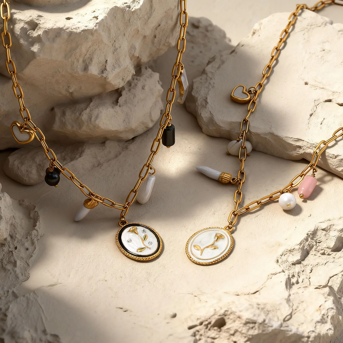 

SOVOB Vintage Black & White Rose Embossed Oval Pendant Necklaces For Fashionable Elegant Women's Fall Daily Jewelry Accessories