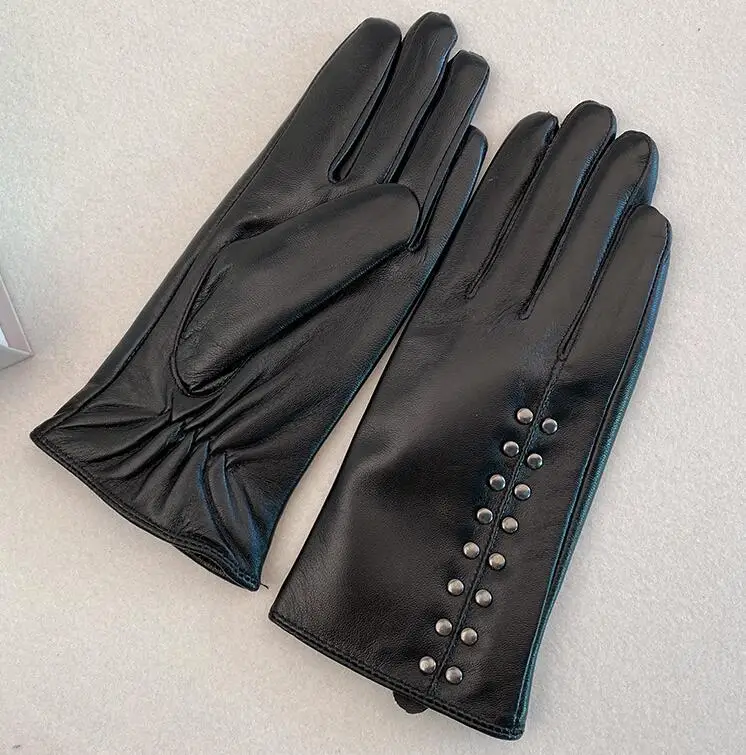 

Women's Autumn Winter Thicken Warm Rivet Genuine Leather Gloves Lady's Natural Leather Performance Riding Driving Glove R1838