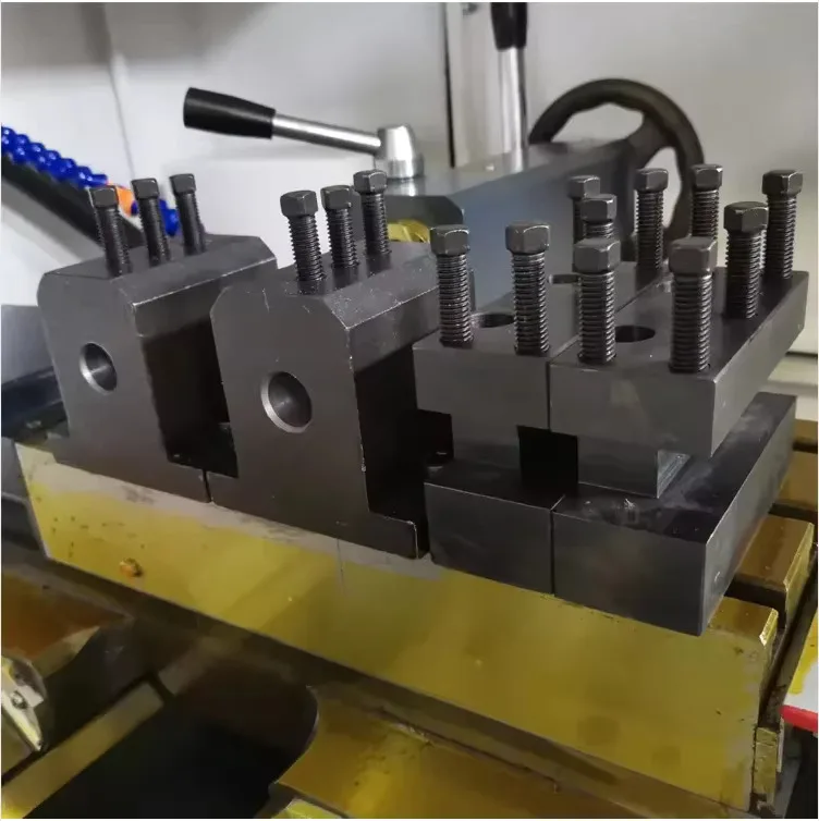 Ck6130 Hine Hard Rail CNC Lathe Independent Spindle Design, High Stability Equipped With Manual Chuck
