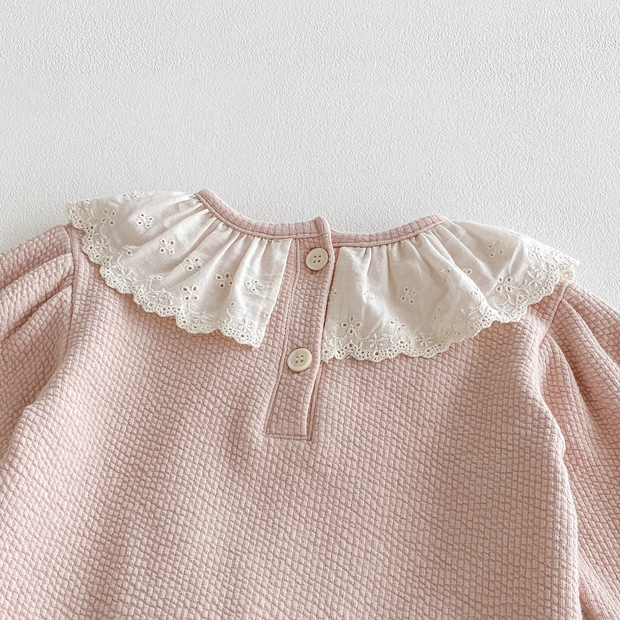 Frühlings- und Herbst-Set im Koreanischen Stil: Niedliches Baby-Sweatshirt mit Spitzenbesatz und Puppenkragen sowie Jogginghose – Detail 6