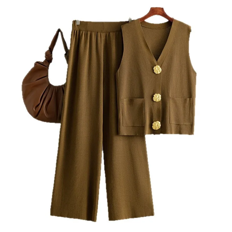 Modny dzianinowy komplet: sweter z guzikami na mankietach i spodnie z szerokimi nogawkami, casualowy dwuczęściowy zestaw dla kobiet w jednolitym kolorze, wykonany z poliestru...